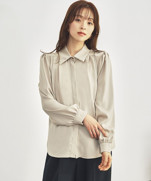 LOWO（ロワ）の「フロントタックパフスリーブシャツ ブラウス 長袖 オフィス ビジネス フォーマル セレモニー スーツインナー 白 卒業式 卒園式 入学式 入園式 七五三 ママ 母親（シャツ/ブラウス・レディース・ホワイト/ブラック/グレイッシュベージュ・FREE）」の16枚目の写真
