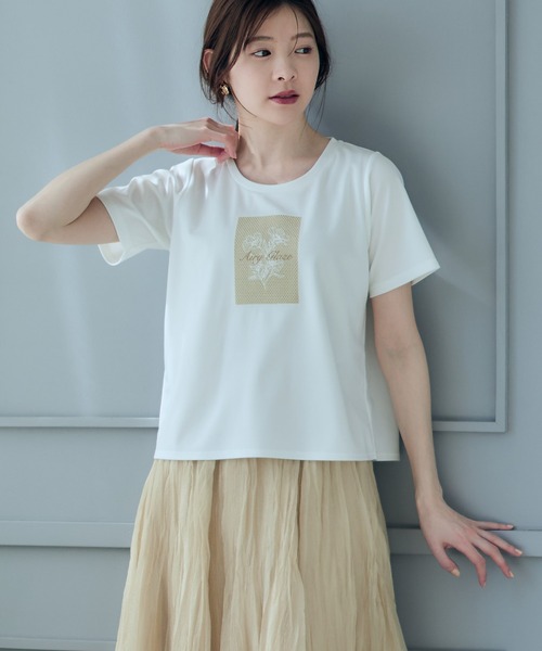 12Twelve Agenda(トゥエルブ アジェンダ)の「メッシュ風フラワープリントTシャツ(Tシャツ/カットソー・レディース・ベージュ/グレー・M)」の1枚目の写真