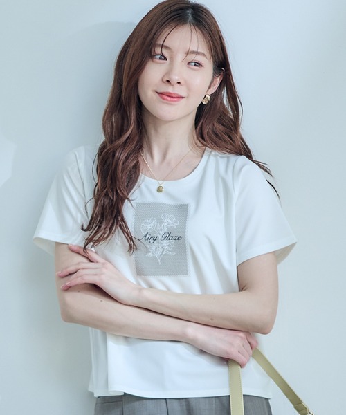 12Twelve Agenda(トゥエルブ アジェンダ)の「メッシュ風フラワープリントTシャツ(Tシャツ/カットソー・レディース・ベージュ/グレー・M)」の4枚目の写真