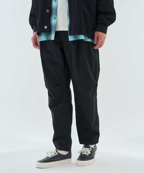 ESTNATION(エストネーション)の「ESTNATION / コットンナイロン テーパードパンツ(その他パンツ・メンズ・チャコールグレー/ブラック・MEDIUM/LARGE)」の1枚目の写真