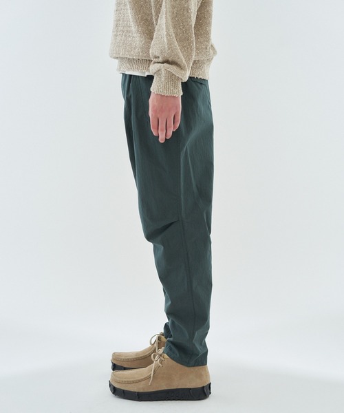 ESTNATION(エストネーション)の「ESTNATION / コットンナイロン テーパードパンツ(その他パンツ・メンズ・チャコールグレー/ブラック・MEDIUM/LARGE)」の4枚目の写真