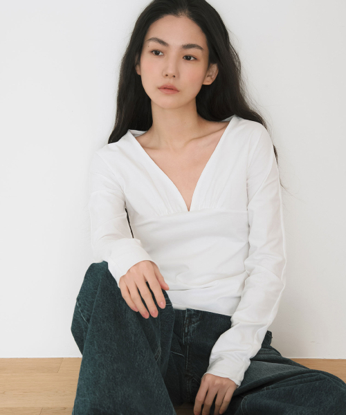 YEARNING(イヤニング)の「FRONTBACK SHIRRING CURVED TOP, IVORY(Tシャツ/カットソー・レディース・その他・FREE)」の3枚目の写真