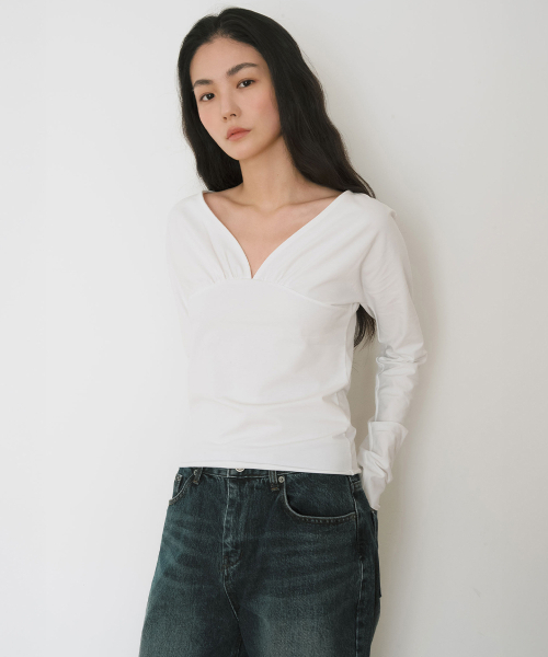 YEARNING(イヤニング)の「FRONTBACK SHIRRING CURVED TOP, IVORY(Tシャツ/カットソー・レディース・その他・FREE)」の4枚目の写真