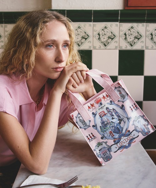 Cath Kidston(キャスキッドソン)の「スモール ブックバッグ London Town(ハンドバッグ・レディース・ピンク・FREE)」の5枚目の写真