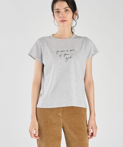 agnes b.（アニエスベー）の「メッセージ プリント オーガニックコットン 半袖 Tシャツ "...je sais ce que j' fais...! Zut"（Tシャツ/カットソー・レディース・グレー・3/2/1）」の3枚目の写真