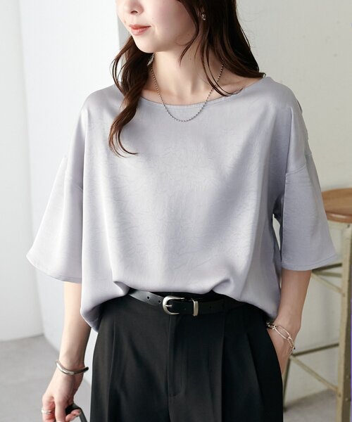 DISCOAT（ディスコート）の「【WEB限定】シワ加工サテン半袖プルオーバー（Tシャツ/カットソー・レディース・ライトグレー/アイボリー/ピンク・MEDIUM）」の14枚目の写真