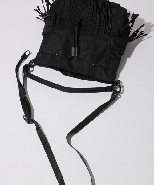 BAICYCLON by Bagjack(バイシクロン バイ バグジャック)の「BAICYCLON by bagjack テープ フリンジ ドローストリング バッグ BCL-126(ショルダーバッグ・メンズ・ブラック・FREE)」の2枚目の写真