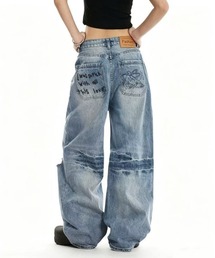 T.FOX （ティーフォックス）の「26ss クラッシュ加工バックポケット刺繍ワイドデニムパンツ（デニムパンツ）」