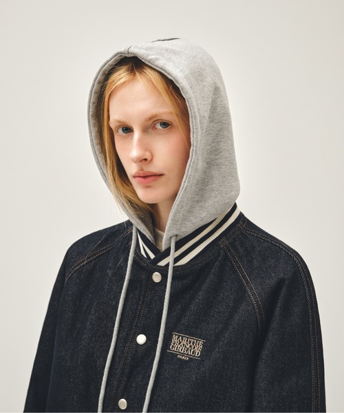 MARITHE + FRANCOIS GIRBAUD（マリテフランソワジルボー）の「CLASSIC LOGO RAGLAN DENIM VARSITY JACKET（デニムジャケット・レディース・ライトブルー/インディゴブルー・X-LARGE/LARGE/MEDIUM/SMALL）」の11枚目の写真