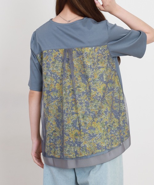 BRODIAEA(ブローディア)の「BRODIAEA バック切替えフラワー×チュール半袖Tシャツ 日本製(Tシャツ/カットソー・レディース・グレー/イエロー/ネイビー・40)」の6枚目の写真