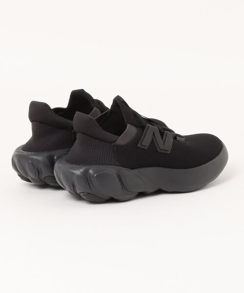 NEW BALANCE(ニューバランス)の「《New Balance》MCVRY(スニーカー・メンズ・ホワイト/ブラック・22.5cm/23.0cm/23.5cm/24.0cm/24.5cm/25.0cm/25.5cm/26.0cm/26.5cm/27.0cm/27.5cm/28.0cm)」の3枚目の写真