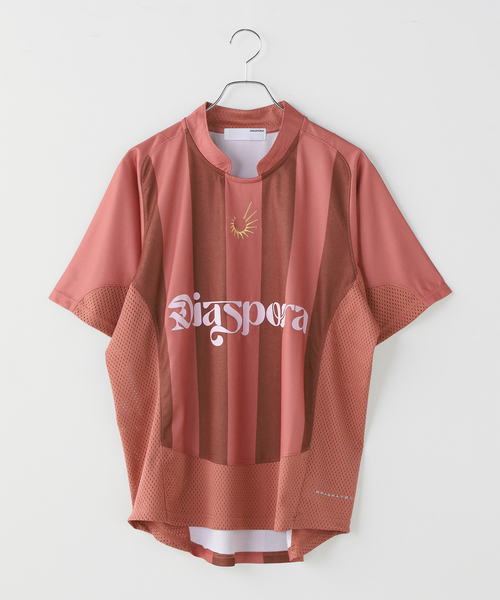 Diaspora Skateboards（ディアスポラスケートボーズ）の「DIASPORA SKATEBOARDS / ディアスポラスケートボード Striped Training Top（Tシャツ/カットソー・メンズ・レッド/アイボリー・LARGE）」の2枚目の写真
