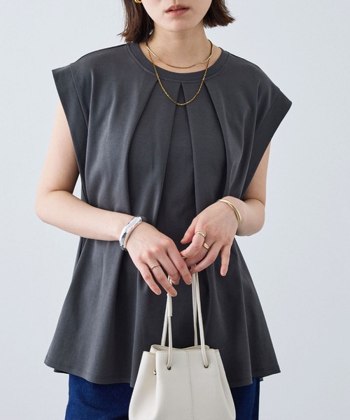 CROSS FUNCTION(クロスファンクション)の「《汗染み防止》エブ楽 天竺フロントタックノースリーブTシャツ【CROSS FUNCTION/クロスファンクション】(Tシャツ/カットソー・レディース・チャコールグレー/オフホワイト・L/LL/M)」の1枚目の写真