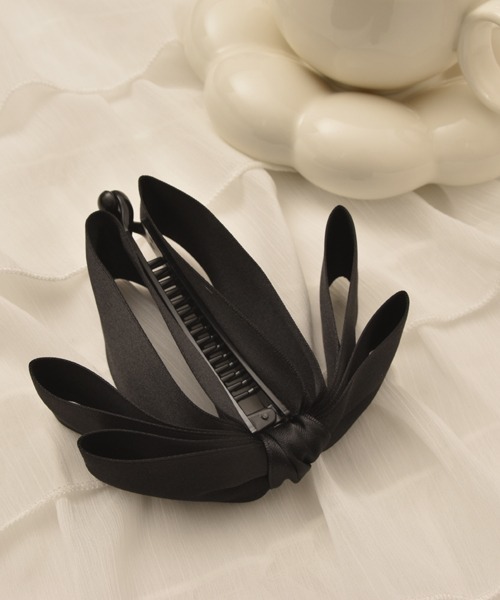 VIBGYOR Women(ヴィブジョー ウィメン)の「【float】ビッグ レイヤードリボン バナナクリップ(バレッタ/ヘアクリップ・レディース・ブラック・FREE)」の2枚目の写真