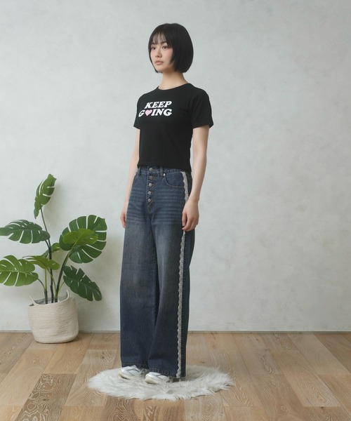 FCMM（エフシーエムエム）の「LOGO PRINT TEE/ロゴプリントTEE（Tシャツ/カットソー・レディース・ブラック/ホワイト・MEDIUM/SMALL）」の3枚目の写真