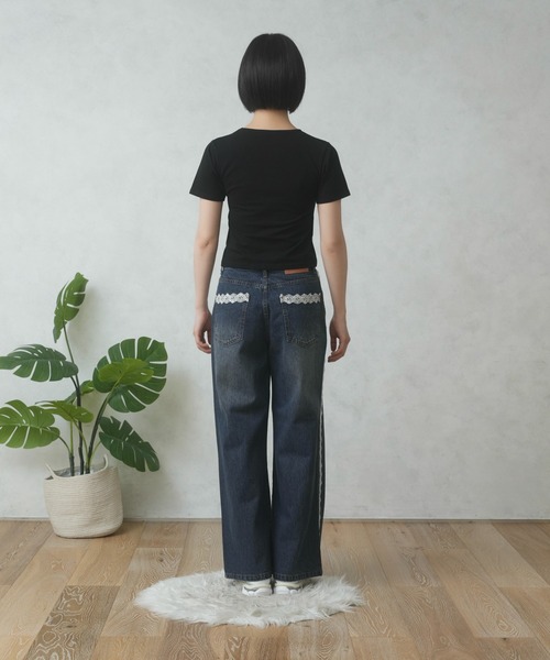 FCMM（エフシーエムエム）の「LOGO PRINT TEE/ロゴプリントTEE（Tシャツ/カットソー・レディース・ブラック/ホワイト・MEDIUM/SMALL）」の4枚目の写真