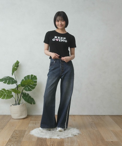 FCMM（エフシーエムエム）の「LOGO PRINT TEE/ロゴプリントTEE（Tシャツ/カットソー・レディース・ブラック/ホワイト・MEDIUM/SMALL）」の5枚目の写真