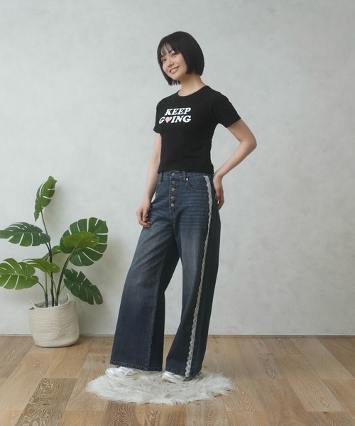 FCMM（エフシーエムエム）の「LOGO PRINT TEE/ロゴプリントTEE（Tシャツ/カットソー・レディース・ブラック/ホワイト・MEDIUM/SMALL）」の7枚目の写真