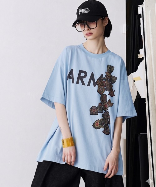 SeeSew(シーソー)の「【UNISEX】ARMY WAPPEN PRINT TEE/アーミーワッペンプリントTシャツ(Tシャツ/カットソー・メンズ・グレー/サックスブルー・M/L)」の1枚目の写真