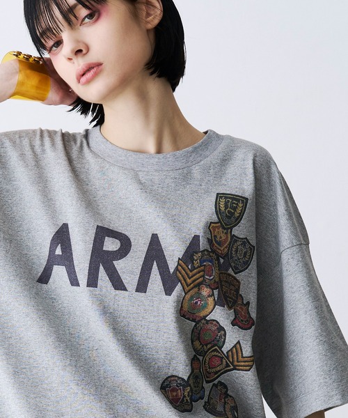 SeeSew(シーソー)の「【UNISEX】ARMY WAPPEN PRINT TEE/アーミーワッペンプリントTシャツ(Tシャツ/カットソー・メンズ・グレー/サックスブルー・M/L)」の11枚目の写真