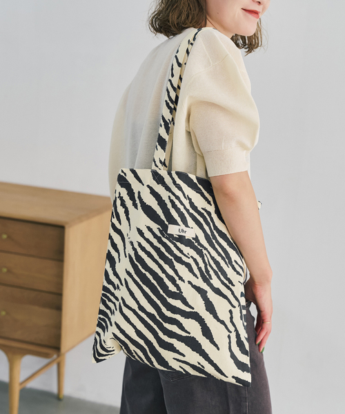 Spick & Span(スピックアンドスパン)の「《WEB限定 / 》Uhr / ウーア Animal Tote(トートバッグ・レディース・ブラウン/ホワイト・FREE)」の1枚目の写真