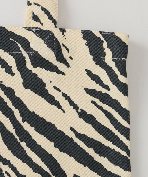 Spick & Span(スピックアンドスパン)の「《WEB限定 / 》Uhr / ウーア Animal Tote(トートバッグ・レディース・ブラウン/ホワイト・FREE)」の20枚目の写真