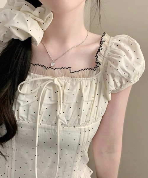 Sibra(シブラ)の「【リネンブレンド・シュシュ付き】ドット柄パフスリーブリボンブラウス(シャツ/ブラウス・レディース・ネイビー/ホワイト/アイボリー・M)」の4枚目の写真