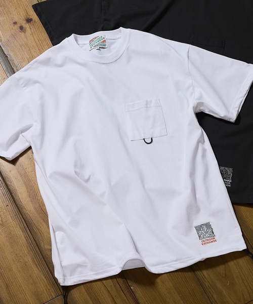 OUTDOOR EXCHANGE(アウトドアエクスチェンジ)の「【OUTDOOR EXCHANGE/アウトドアエクスチェンジ】×【ZERO STAIN/ゼロステイン】コラボ 裾ドローコード 胸ポケット Tシャツ(Tシャツ/カットソー・メンズ・ホワイト/スミクロ・MEDIUM/LARGE)」の1枚目の写真