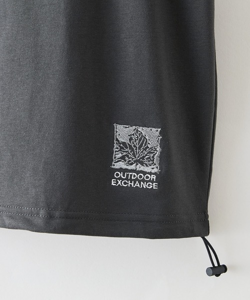 OUTDOOR EXCHANGE(アウトドアエクスチェンジ)の「【OUTDOOR EXCHANGE/アウトドアエクスチェンジ】×【ZERO STAIN/ゼロステイン】コラボ 裾ドローコード 胸ポケット Tシャツ(Tシャツ/カットソー・メンズ・ホワイト/スミクロ・MEDIUM/LARGE)」の6枚目の写真