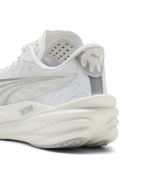 PUMA（プーマ）の「PUMA プーマ ウィメンズ ディヴィエイト ニトロ 4 ランニングシューズ（スニーカー・レディース・ホワイト/ラベンダー/ホワイト系その他2/レッド系その他3・23.5cm/24.0cm/24.5cm/22.5cm/23.0cm/25.0cm）」の6枚目の写真