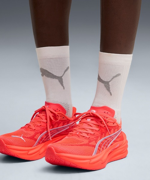 PUMA（プーマ）の「PUMA プーマ ウィメンズ ディヴィエイト ニトロ 4 ランニングシューズ（スニーカー・レディース・ホワイト/ラベンダー/ホワイト系その他2/レッド系その他3・23.5cm/24.0cm/24.5cm/22.5cm/23.0cm/25.0cm）」の4枚目の写真