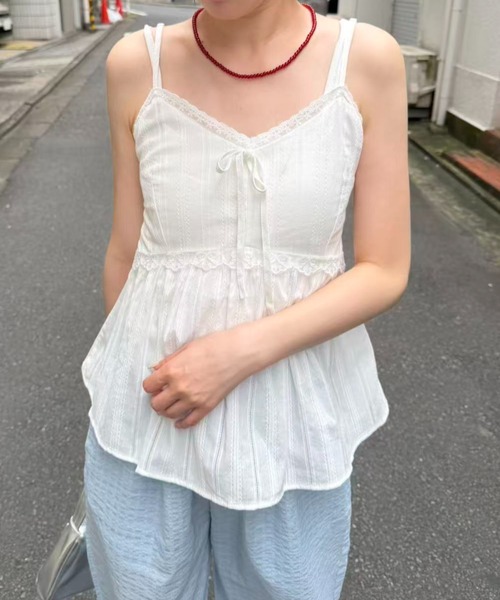 mebole(メボレ)の「front ribbon lace camisole(キャミソール・レディース・ホワイト・FREE)」の1枚目の写真