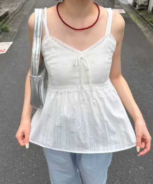 mebole(メボレ)の「front ribbon lace camisole(キャミソール・レディース・ホワイト・FREE)」の2枚目の写真