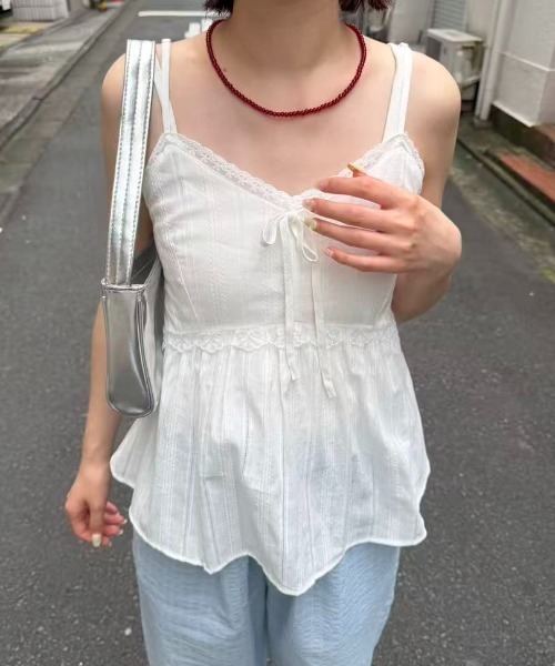 mebole(メボレ)の「front ribbon lace camisole(キャミソール・レディース・ホワイト・FREE)」の3枚目の写真