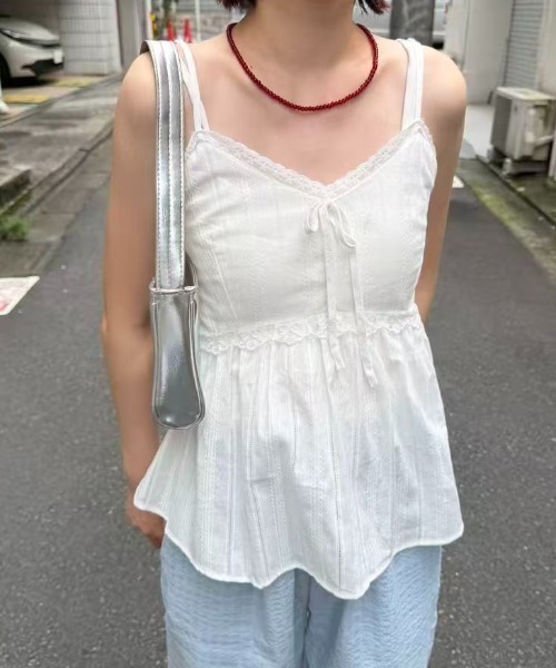 mebole(メボレ)の「front ribbon lace camisole(キャミソール・レディース・ホワイト・FREE)」の4枚目の写真