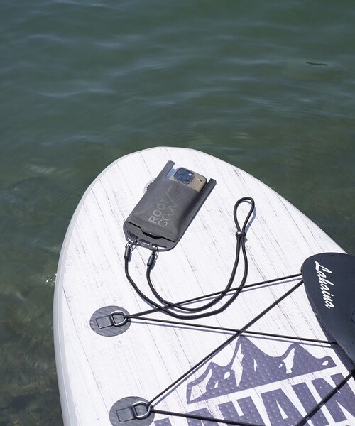 ROOT CO.(ルート)の「ROOT CO. / H2O Water Proof Shell IPX8 for Smart Phone(スマホケース/カバー・レディース・ブラック・ONE SIZE)」の2枚目の写真