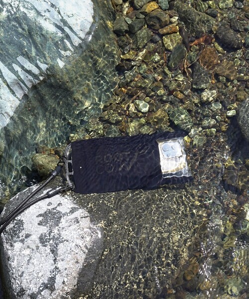 ROOT CO.(ルート)の「ROOT CO. / H2O Water Proof Shell IPX8 for Smart Phone(スマホケース/カバー・レディース・ブラック・ONE SIZE)」の3枚目の写真