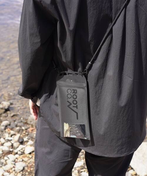 ROOT CO.(ルート)の「ROOT CO. / H2O Water Proof Shell IPX8 for Smart Phone(スマホケース/カバー・レディース・ブラック・ONE SIZE)」の7枚目の写真