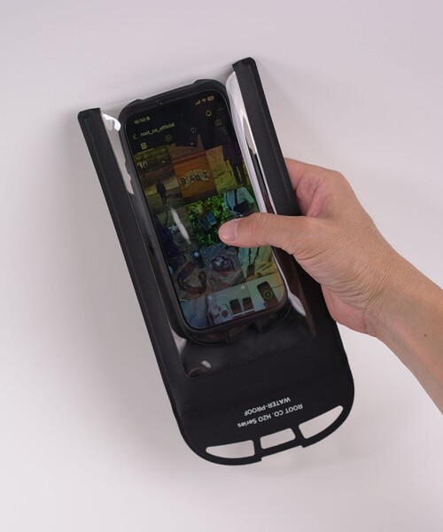 ROOT CO.(ルート)の「ROOT CO. / H2O Water Proof Shell IPX8 for Smart Phone(スマホケース/カバー・レディース・ブラック・ONE SIZE)」の11枚目の写真
