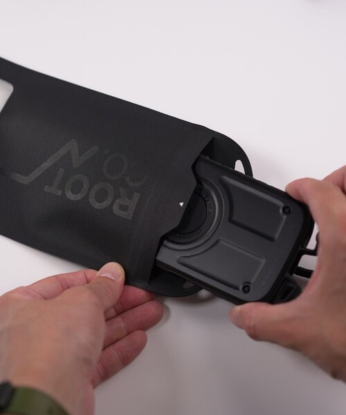 ROOT CO.(ルート)の「ROOT CO. / H2O Water Proof Shell IPX8 for Smart Phone(スマホケース/カバー・レディース・ブラック・ONE SIZE)」の16枚目の写真