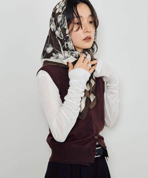 STELLA FISH(ステラフィッシュ)の「ボタニカル大判スカーフ(バンダナ/スカーフ・レディース・ベージュ/ブラウン/ダークブラウン・FREE)」の5枚目の写真