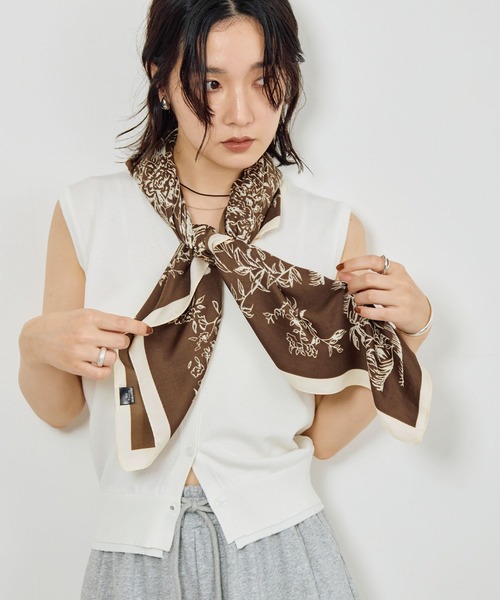 STELLA FISH(ステラフィッシュ)の「ボタニカル大判スカーフ(バンダナ/スカーフ・レディース・ベージュ/ブラウン/ダークブラウン・FREE)」の13枚目の写真
