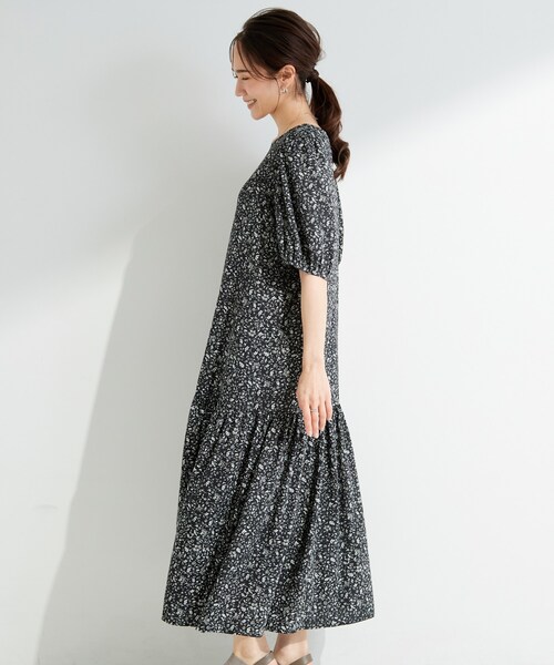 SHOO・LA・RUE(シューラルー)の「花柄ティアードワンピース(ワンピース・レディース・ブラウン系7/ブラック系6・02/03/04/01)」の9枚目の写真