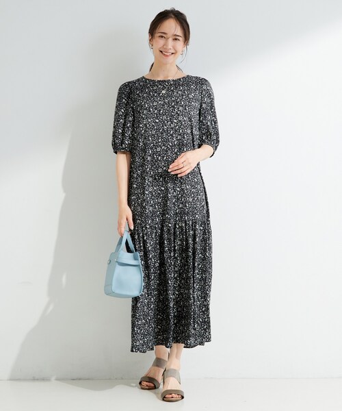 SHOO・LA・RUE(シューラルー)の「花柄ティアードワンピース(ワンピース・レディース・ブラウン系7/ブラック系6・02/03/04/01)」の8枚目の写真