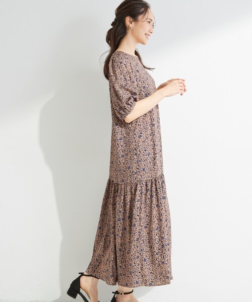 SHOO・LA・RUE(シューラルー)の「花柄ティアードワンピース(ワンピース・レディース・ブラウン系7/ブラック系6・02/03/04/01)」の5枚目の写真