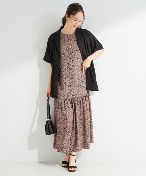 SHOO・LA・RUE(シューラルー)の「花柄ティアードワンピース(ワンピース・レディース・ブラウン系7/ブラック系6・02/03/04/01)」の3枚目の写真