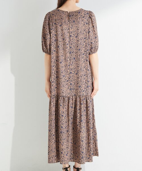 SHOO・LA・RUE(シューラルー)の「花柄ティアードワンピース(ワンピース・レディース・ブラウン系7/ブラック系6・02/03/04/01)」の7枚目の写真
