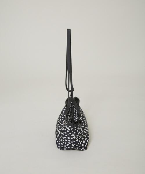 OUTDOOR PRODUCTS(アウトドアプロダクツ)の「OUTDOOR PRODUCTS/【別注】OUTDOOR PRODUCTS Boat Shaped Mini Bag(ショルダーバッグ・レディース・アイボリー/ブラック・F)」の4枚目の写真