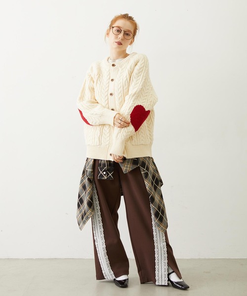 MILKFED.(ミルクフェド)の「HEART ELBOW CABLE KNIT CARDIGAN(カーディガン/ボレロ・レディース・オフホワイト/アッシュ/チャコール・ONE SIZE)」の18枚目の写真