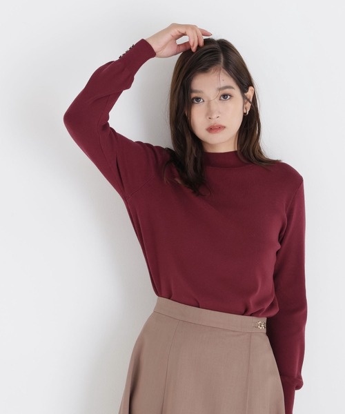 NATURAL BEAUTY BASIC(ナチュラルビューティーベーシック)の「総針ベーシックシリーズ長袖 ハイネックニット(ニット/セーター・レディース・チャコールグレー/ブルー/オフホワイト/バーガンディー・FREE)」の4枚目の写真